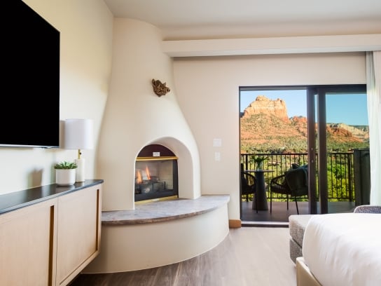 The Cliffs King Deluxe Fireplace