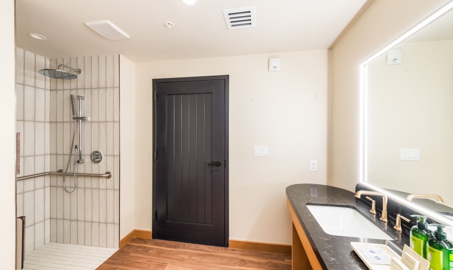 Cliffs Junior Suite ADA Bathroom