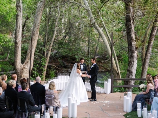 Cottageside_Lawn_Wedding_Ceremony_Horizontal