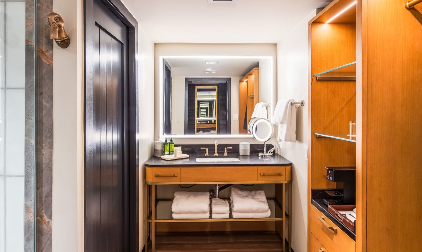 The Cliffs King Bathroom