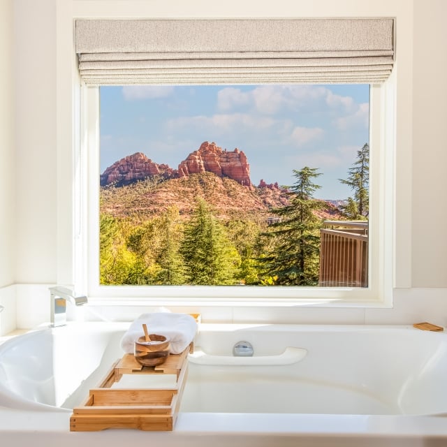 Vista Cottage Bathtub