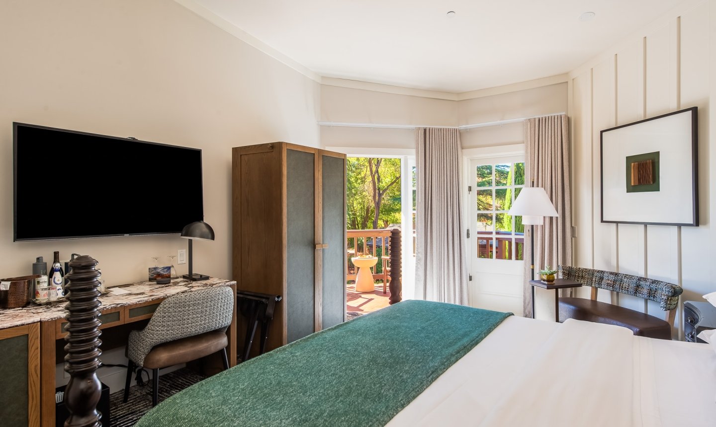 Lodge Deluxe Overview