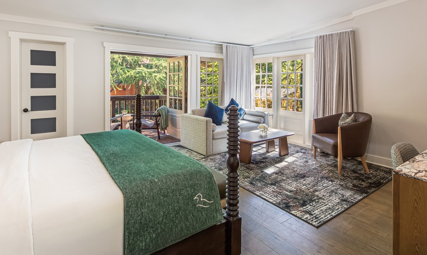 Lodge Jr Suite Overview