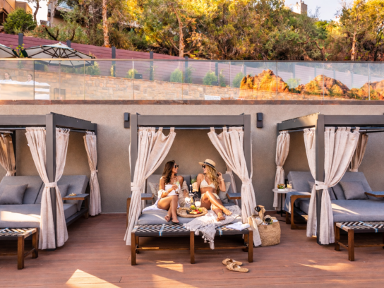 Duck Pond_ Canopy Daybed_2 Women